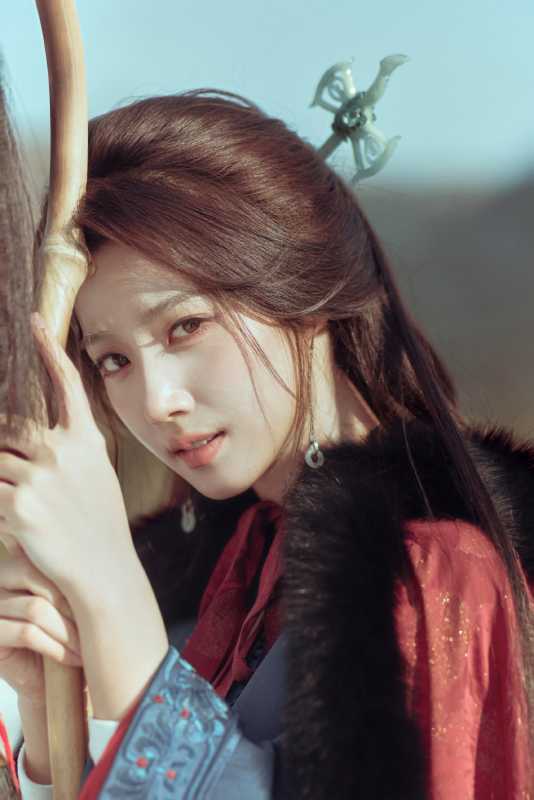 卢昱晓古装上新啦!战国袍造型封神