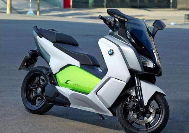 【宝马电动摩托车牌照吗】标价近二十万，实际购买不到十万，这台宝马电动大踏板究竟如何？