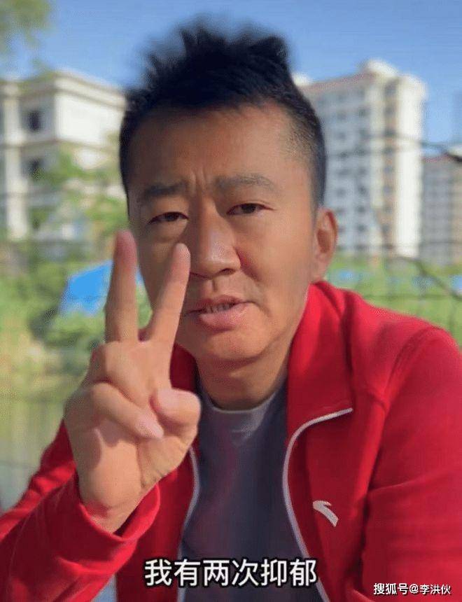 明星直播带货新闻稿_不拍戏、带货受挫、卑微地向冯小刚求角色,李嘉铭演技也处处碰壁(图5) 明星直播带货新闻稿_男主卑微求女主原谅_感情的戏我没演技