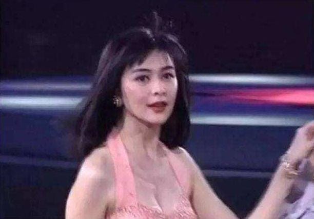 娱乐圈一天的新闻_关之琳高尔夫事件,千万球,娱乐圈的比赛真精彩(图2) 关之琳高尔夫球事件,一千万一颗球,娱乐圈的游戏可真是刺激