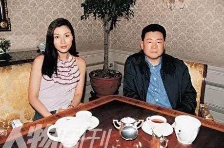 娱乐圈一天的新闻_关之琳高尔夫事件,千万球,娱乐圈的比赛真精彩(图4) 关之琳高尔夫球事件,一千万一颗球,娱乐圈的游戏可真是刺激