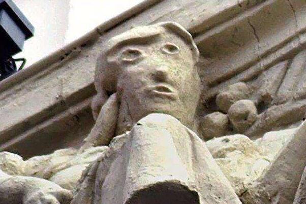欧洲雕像毁容式修复 眼睛歪嘴斜 三维变二维 滑稽创作
