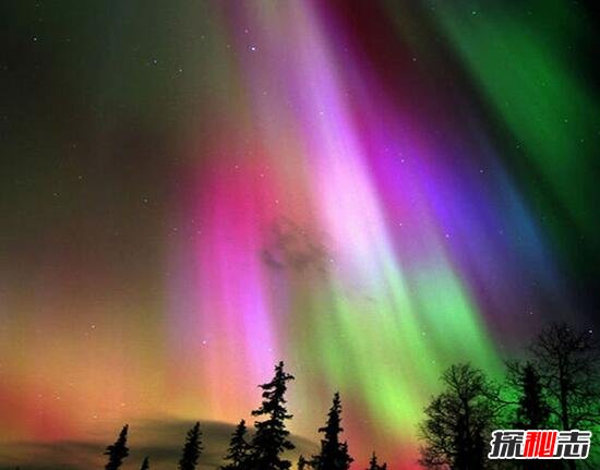 美丽北极光之谜 揭秘北极光形成的原因 电流造成五彩光芒
