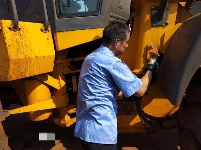 铲车烧机油怎么办
