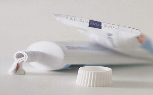 牙膏可以代替洗洁精吗 可以 同样具有清洁功能