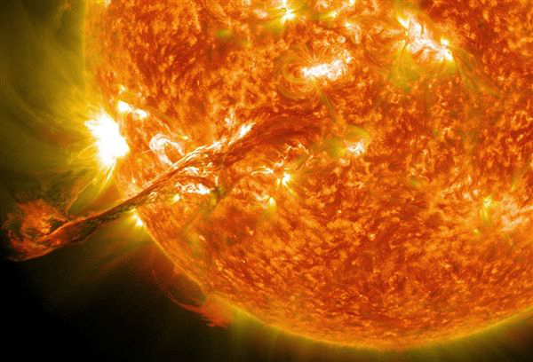 人类有可能登录太阳吗 表面温度5700度瞬间湮灭 强辐射