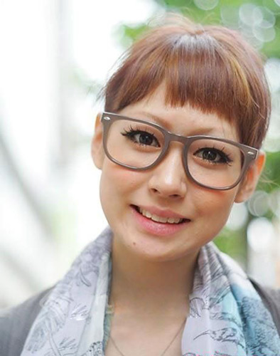 怎样化戴眼镜的妆 五个技巧提升自己的气质感