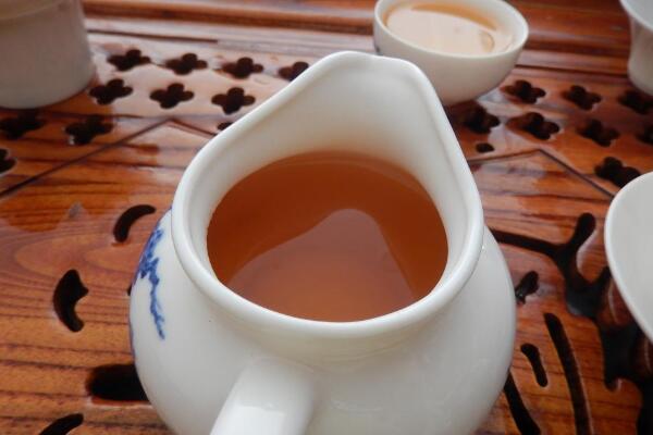 白茶的禁忌是什么 过量喝白茶 面黄肌瘦 呕吐腹泻