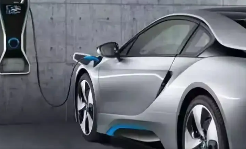 新能源汽车充电能坐车里吗 新能源汽车充电能跑多少公里