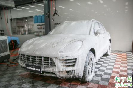 汽车店的泡沫伤车漆吗 洗车店的洗车液是什么做的
