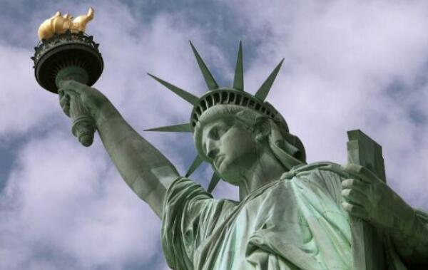 自由女神像是哪个国家送给美国的 法国 送于1876年