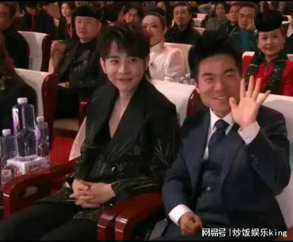 董宇辉首次参加北京电影节!与一线男星同台比帅