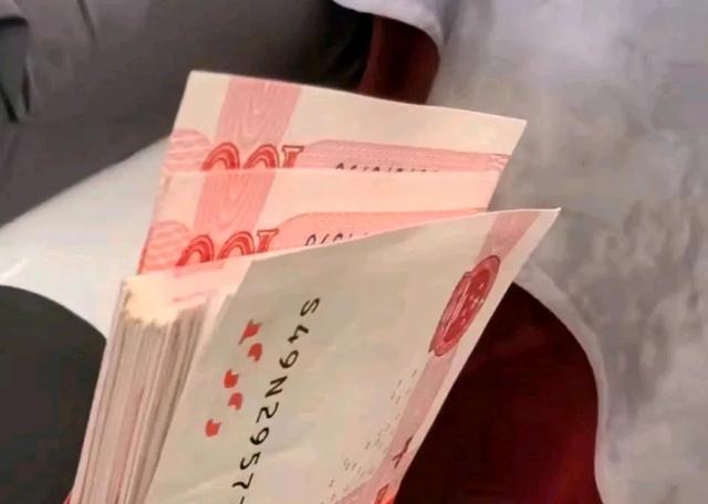 中国人的赚钱模式，别人干什么赚钱，我就跟着干什么